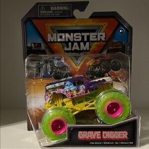 Monster Jam - Grave Digger - Street Treats 2024 Series 35 / 1:64 Scale